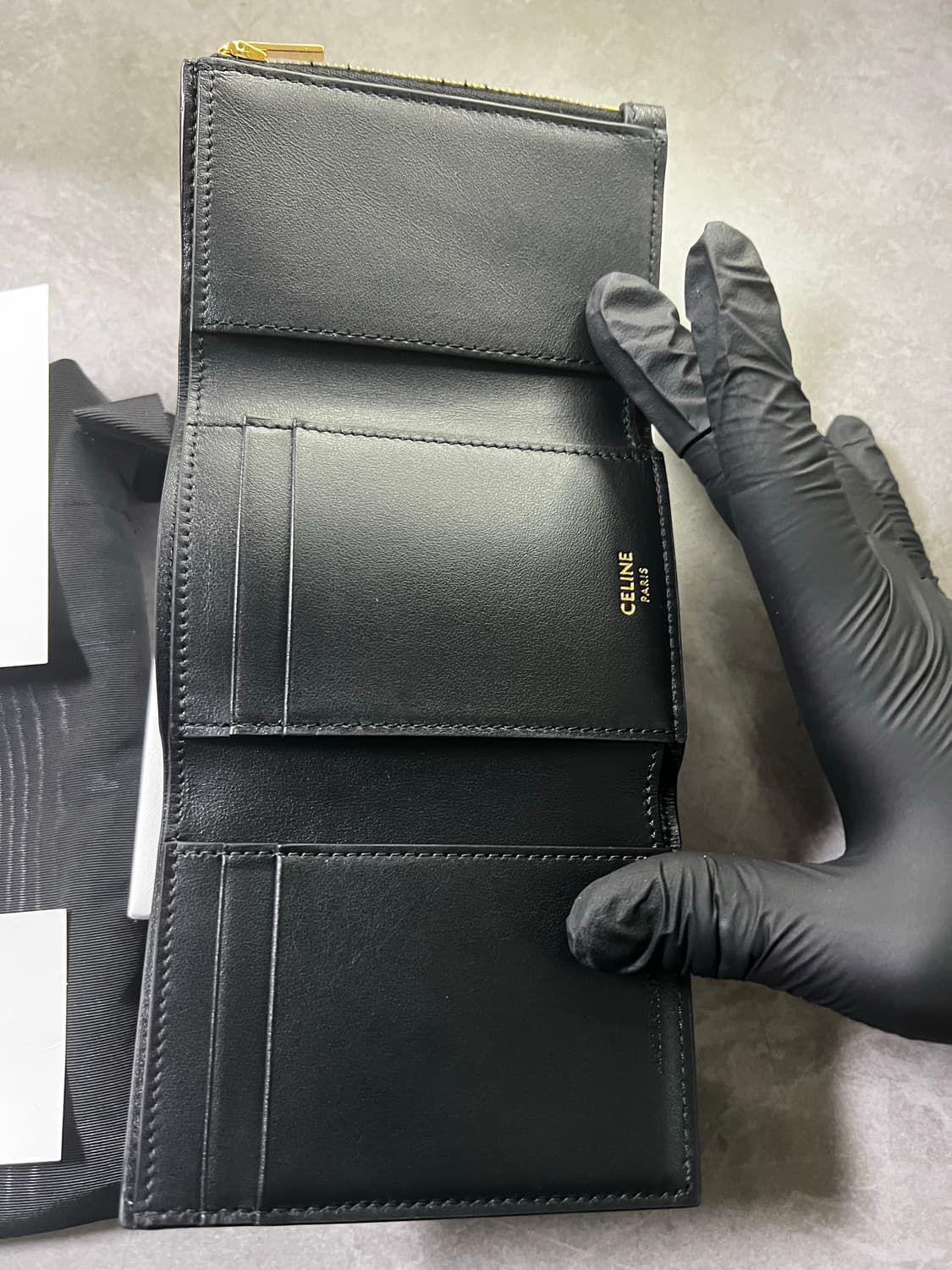 셀린느 파인 스트랩 반지갑 블랙 상품이미지2
