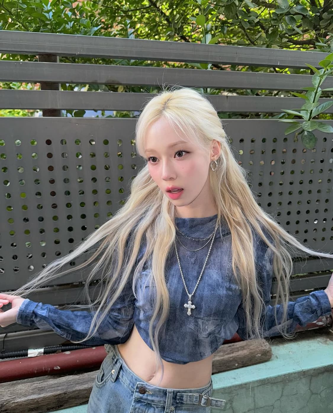 네스티팬시클럽 데님 시스루 워싱 카울 후드 블루 (윈터착용) 상품이미지1