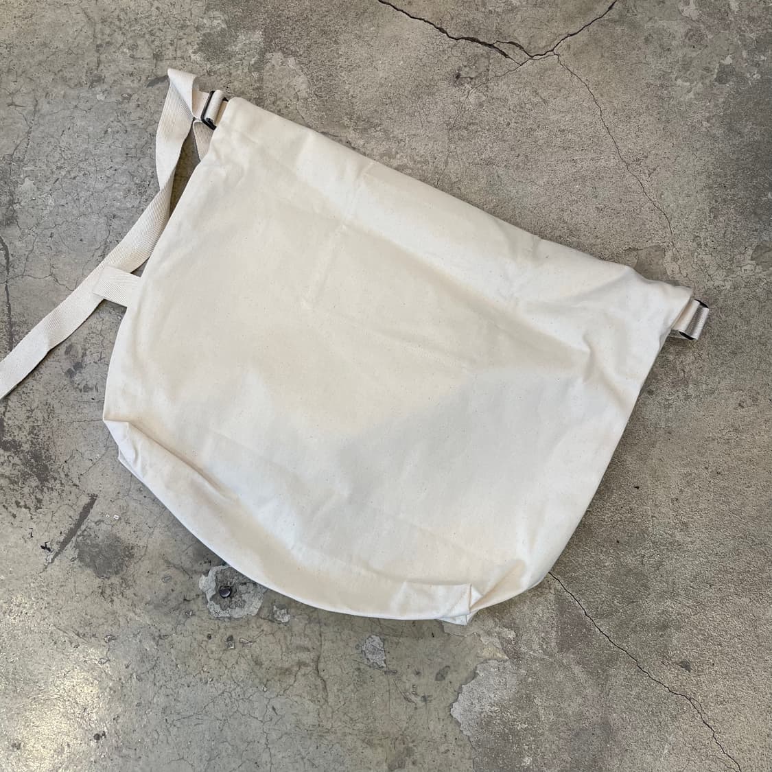 요지야마모토 로고 지퍼 크로스백 상품이미지4