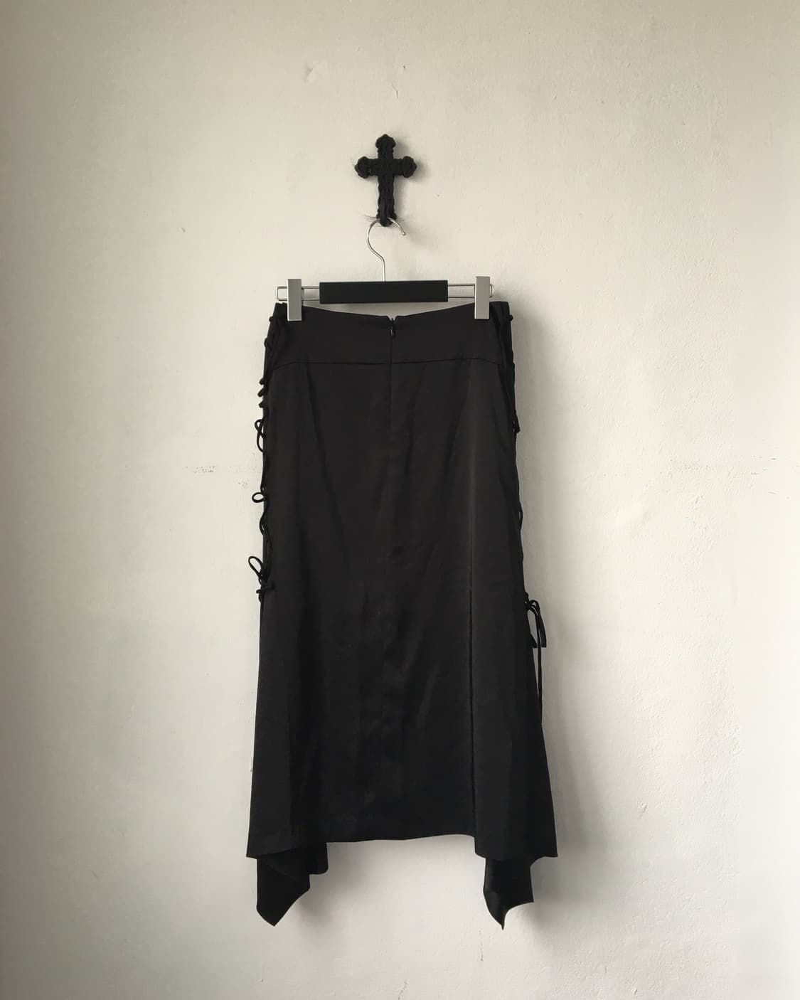 Side lace up point glossy unbalanced lon 상품이미지3