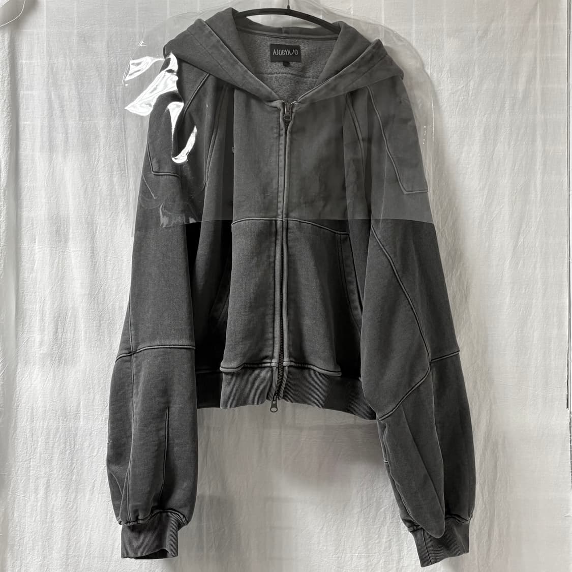 [L]. 단종된 아조바이아조 크롭 후드집업 [CHARCOAL] 상품이미지3