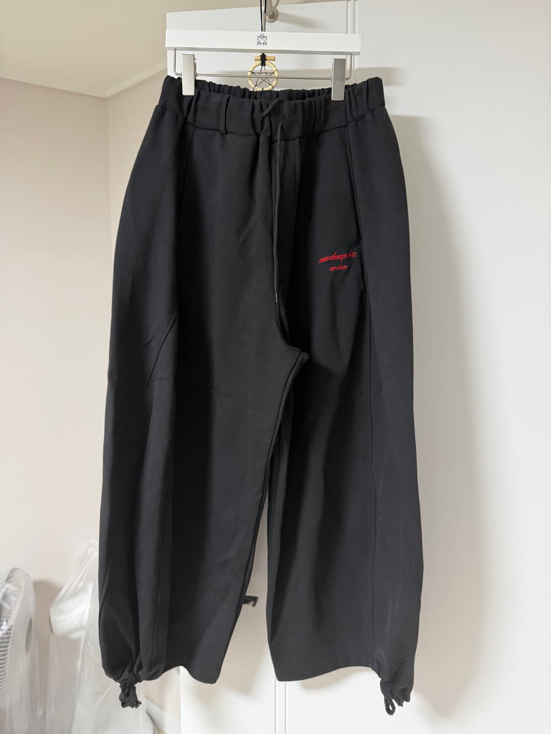 뉴치프시크dp 스웻팬츠 블랙 상품이미지1