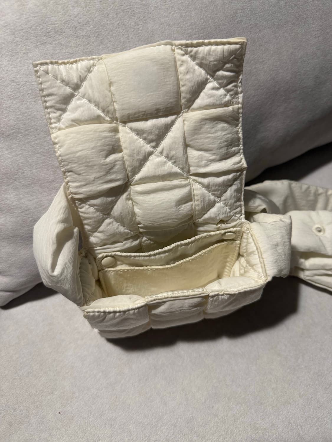 보테가베네타 미니 패딩 카세트 상품이미지2