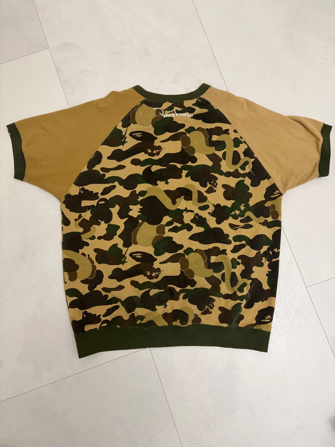 og bape x kaws 크레이지 카모 티셔츠 상품이미지3