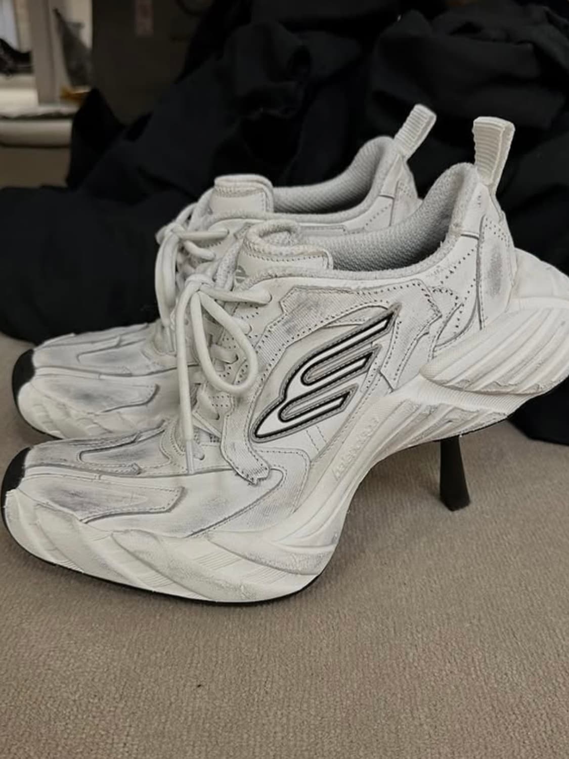 발렌시아가 먼데이 힐 삽니다. 팔아주세요 상품이미지1