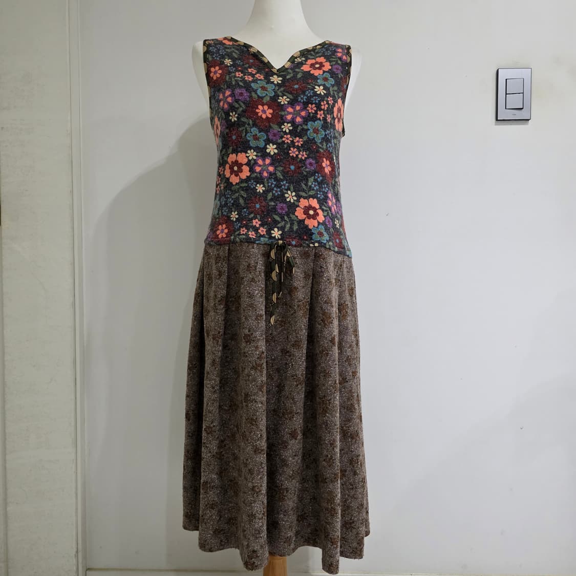 히피모리걸st 라떼 로맨틱 브라운 꽃무늬 니트 민소매롱원피스 상품이미지3