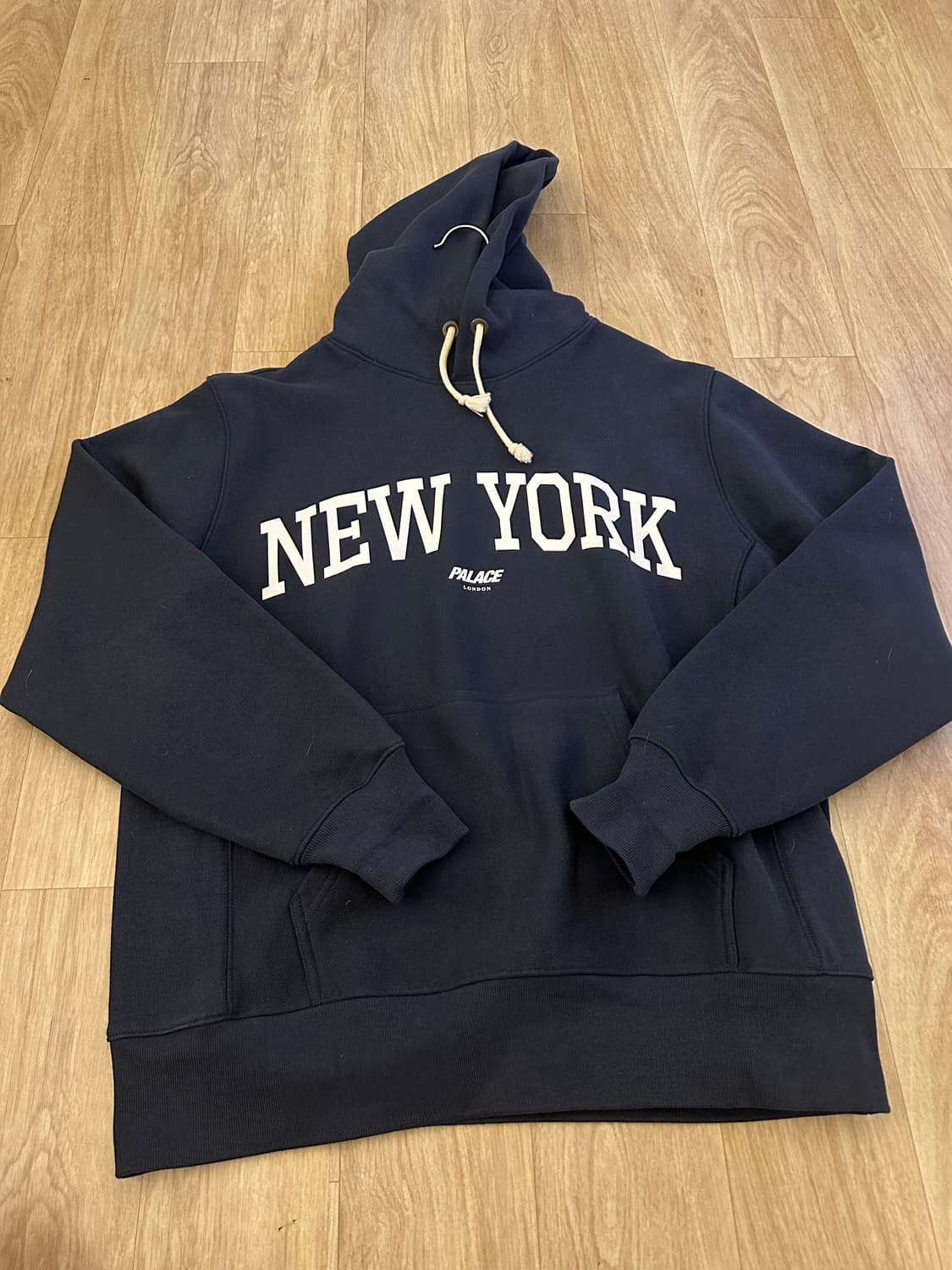 팔라스 뉴욕 후드티 상품이미지1