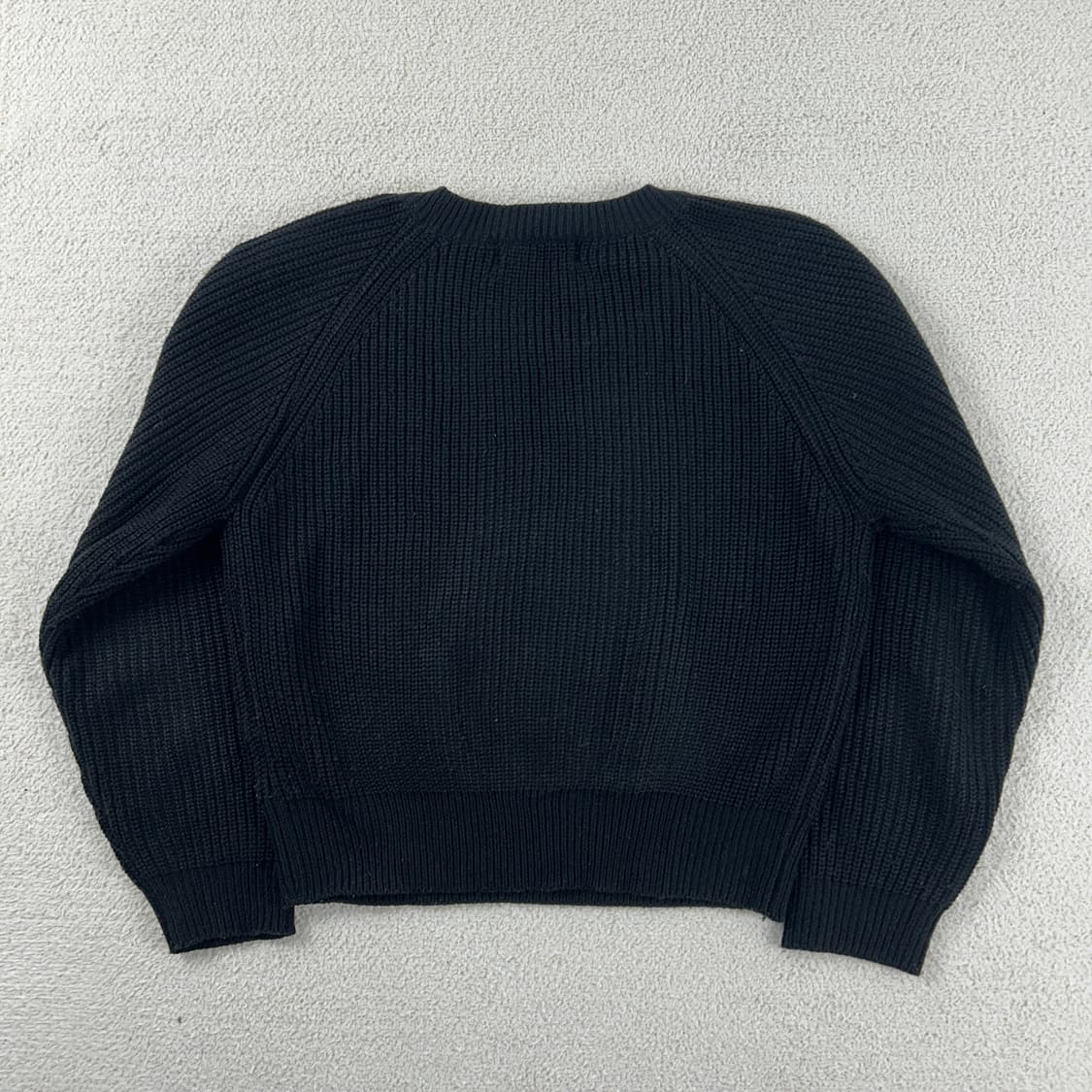 닉앤니콜 자수로고 컷아웃 니트 블랙 상품이미지4