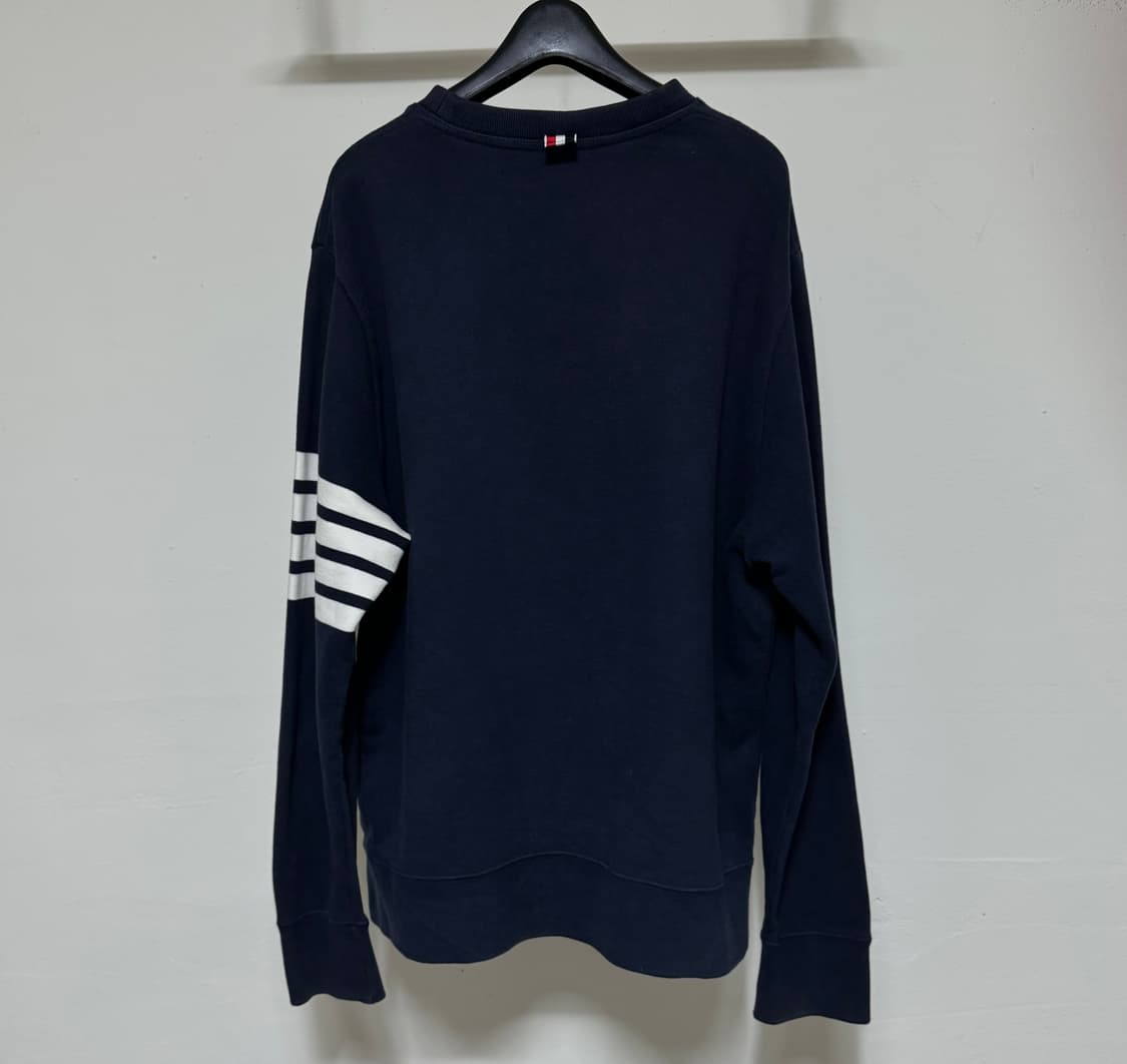 톰브라운 사선 완장 맨투맨 네이비 5 상품이미지2