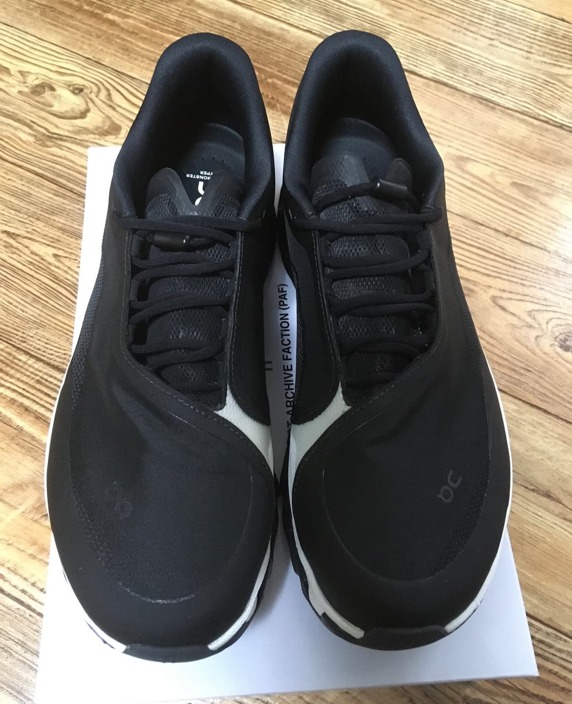 온러닝 파프 클라우드몬스터 하이퍼 블랙 판매합니다 상품이미지2