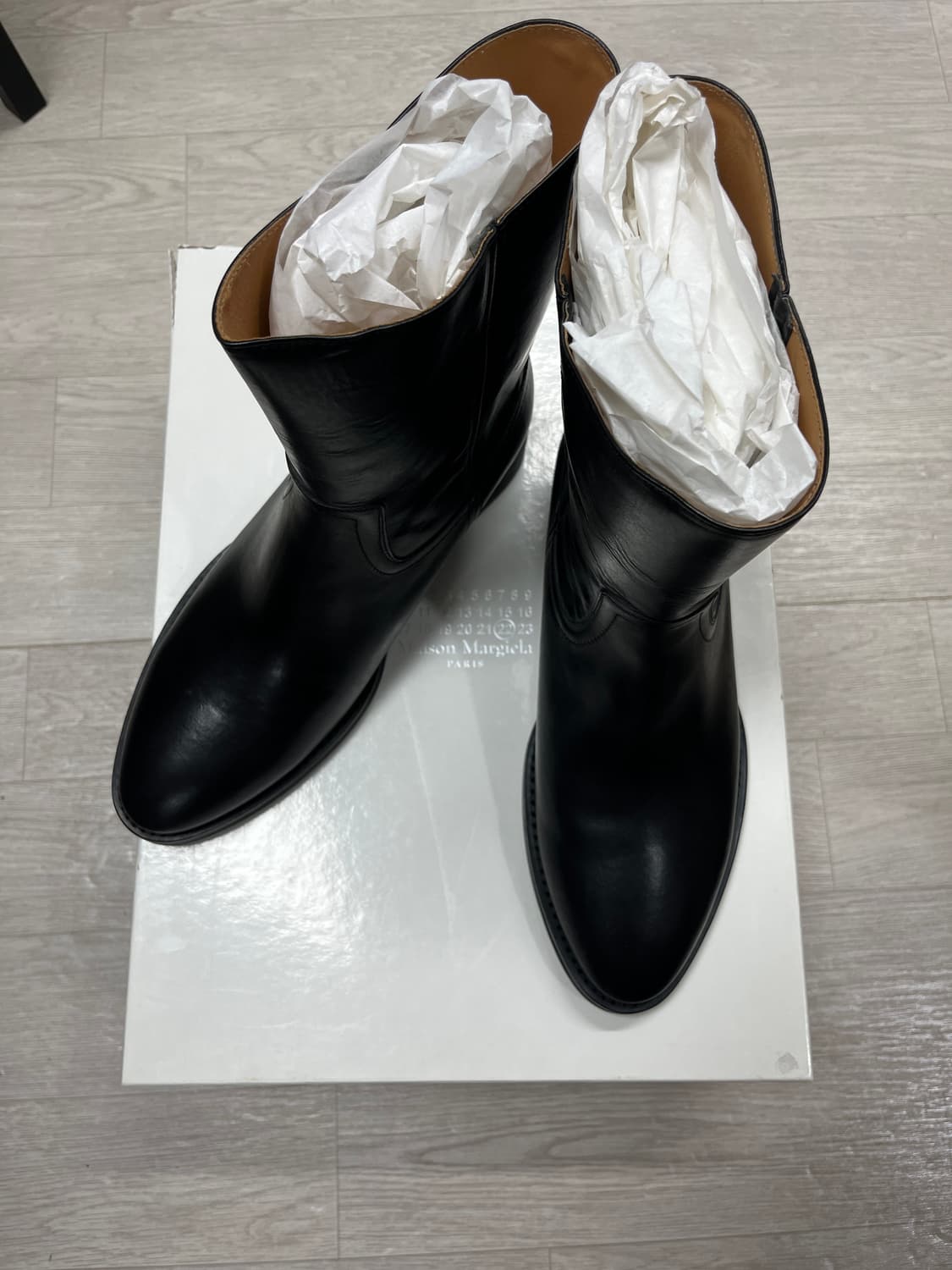 [43] 메종 마르지엘라 블랙 카프스킨 앵클 미들 부츠 새상품 상품이미지3