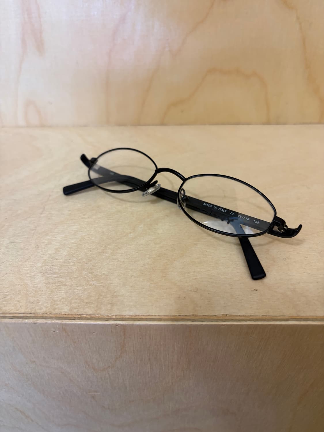 [DKNY] MADE IN ITALY 블랙 타원형 안경테 상품이미지3