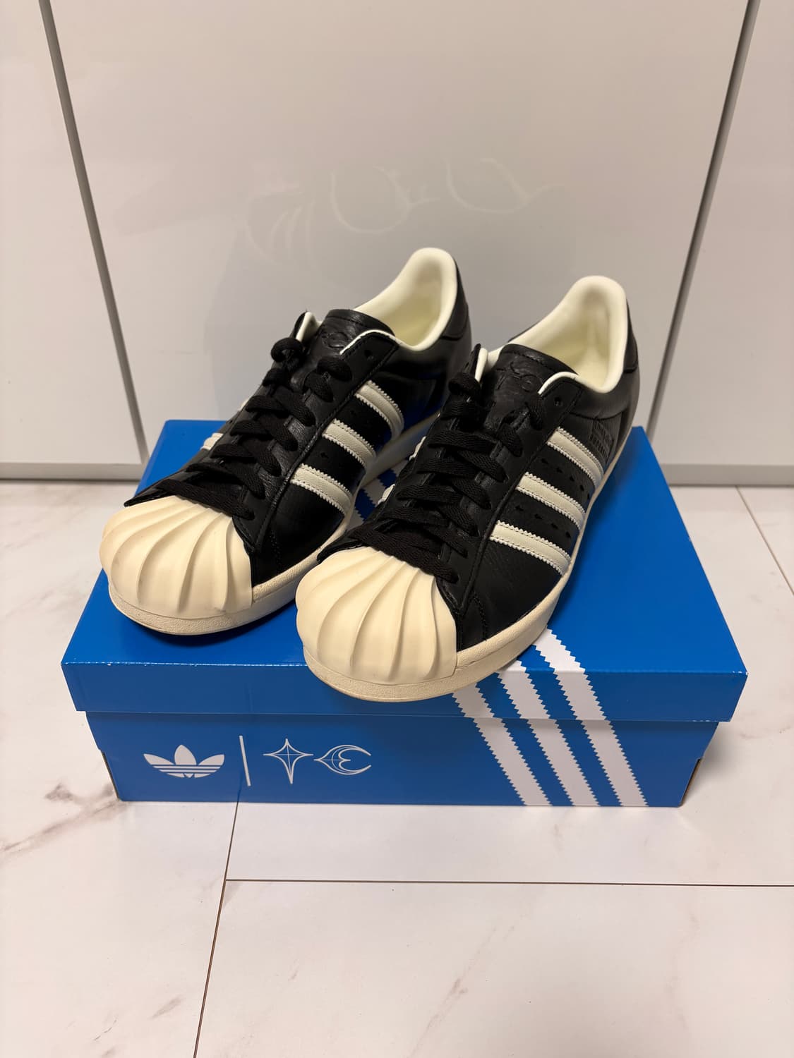 아디다스 x 떠그 클럽 슈퍼스타 280 상품이미지1