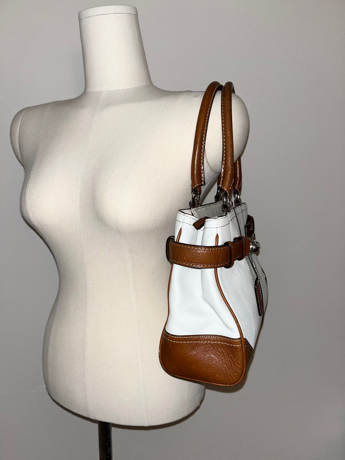 📦 Coach beige white Shoulder Bag 상품이미지4