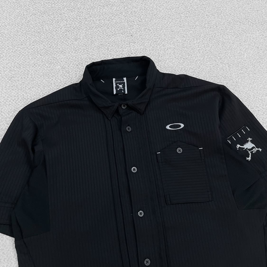 오클리 Oakley 테크니컬 써클 로고 반팔 셔츠 블랙 상품이미지2