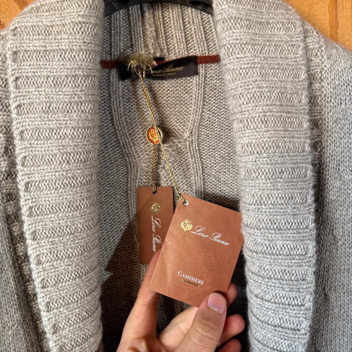 로로피아나 캐시미어 숄카라 가디건 새상품 판매 합니다. 상품이미지6