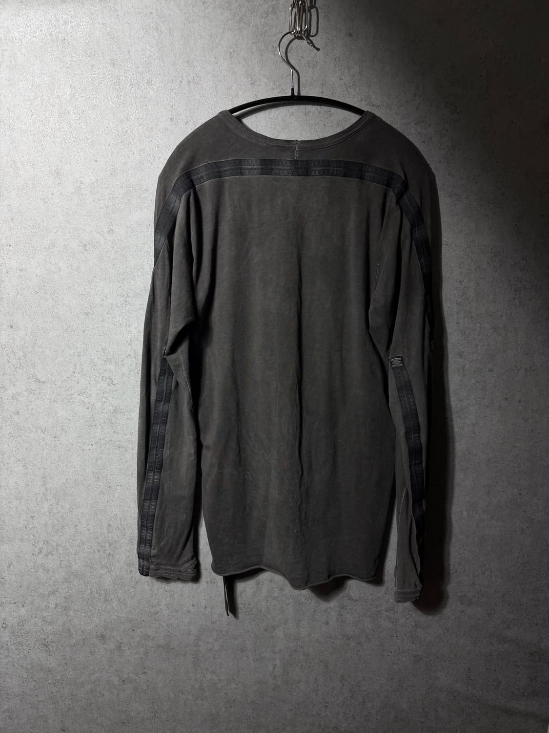 아이작 셀렘 레더패치 롱슬리브 상품이미지1