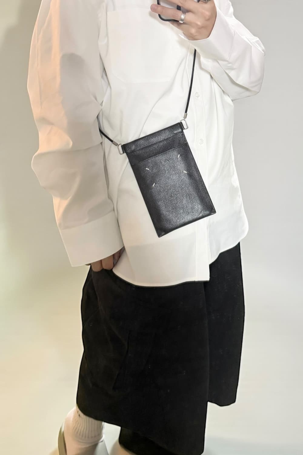 마르지엘라 23SS 스티치 자석 폰 파우치 홀더 백 상품이미지3