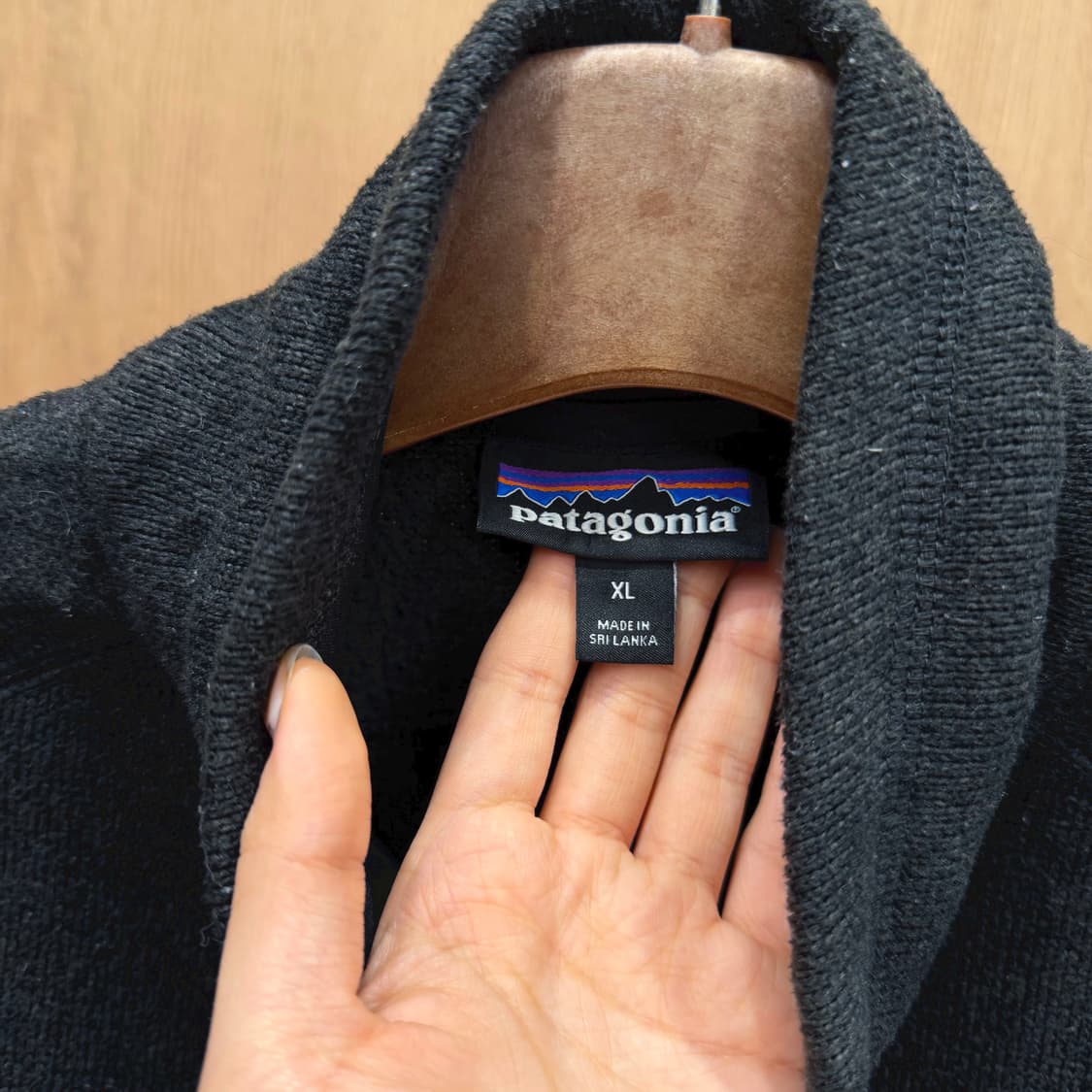 파타고니아 하이넥 플리스 베스트 집업 로고 자수 디테일 레귤러핏 블랙 상품이미지6