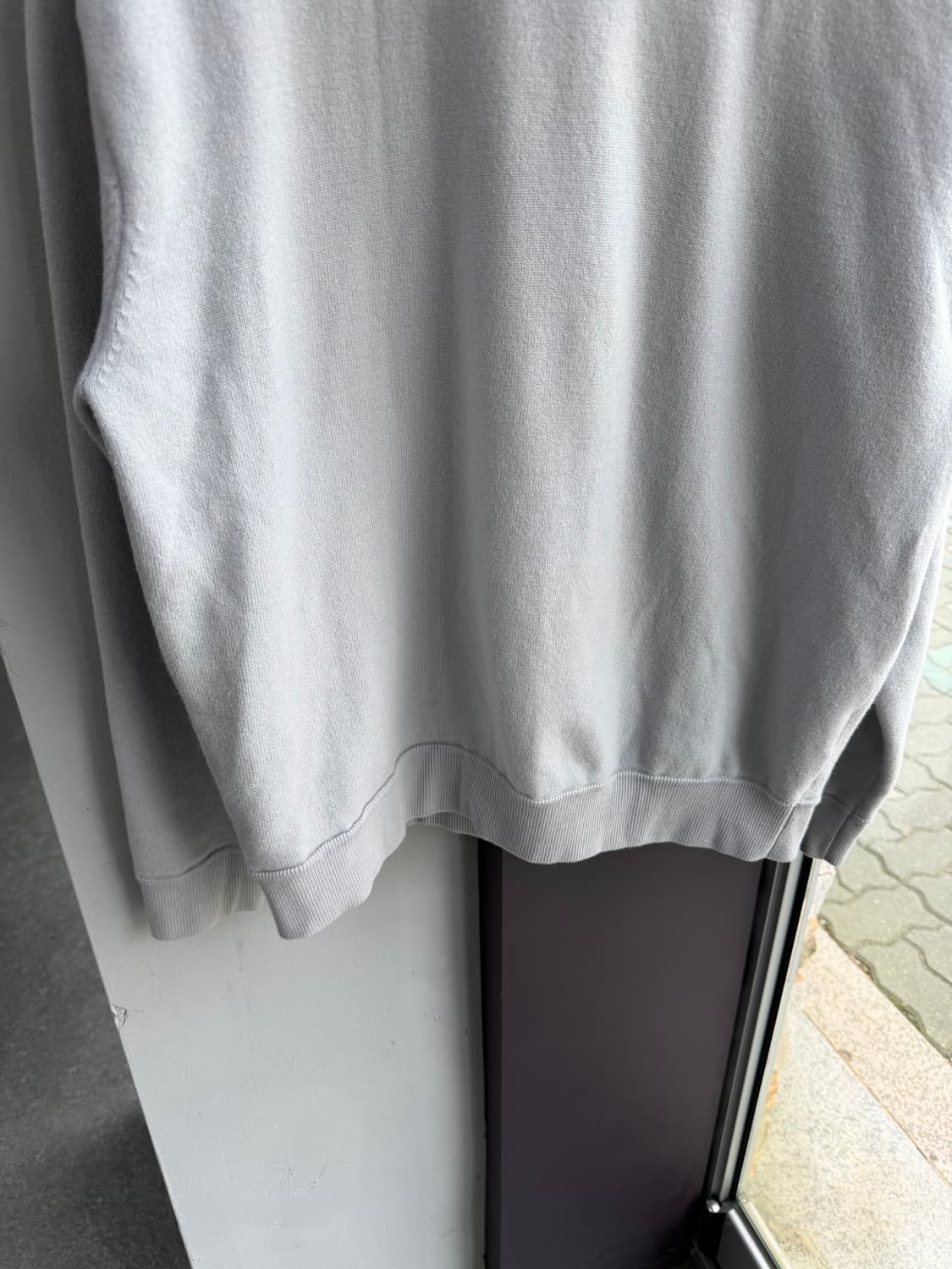 48/ 솔리드옴므 백로고 스웻 니트 상품이미지4