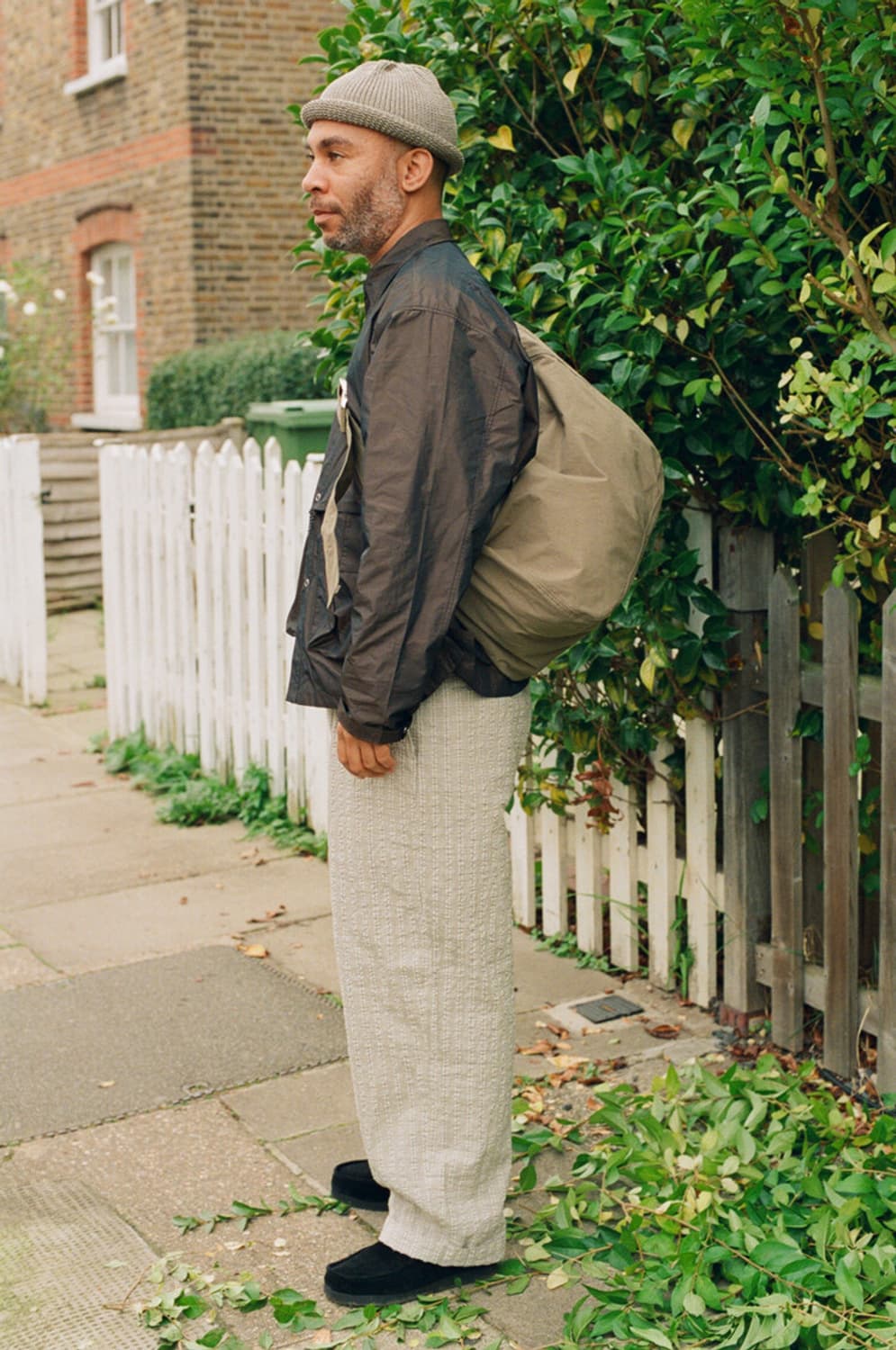 ends and means 엔즈앤드민즈 뉴스페이퍼백 블랙 상품이미지2