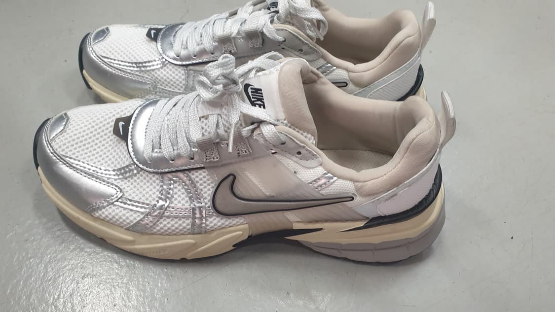 나이키 V2K 런 화이트 메탈릭 실버 275 상품이미지2