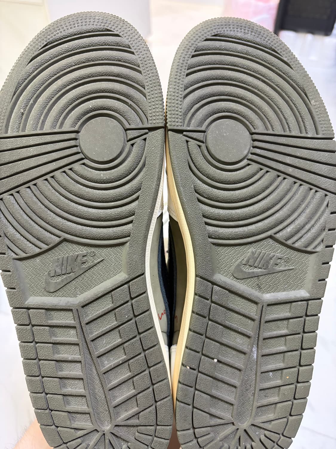 조던1 스캇 리버스 올리브 상품이미지3