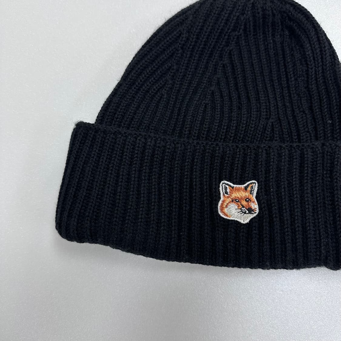 메종키츠네 폭스 헤드 블랙 비니 (국내정품) 상품이미지2