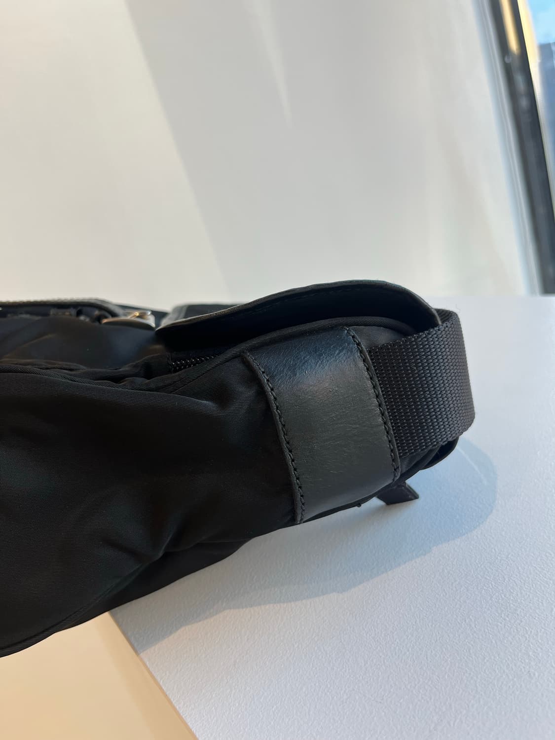 프라다 미니 메신저백 크로스백 주우재백 상품이미지5