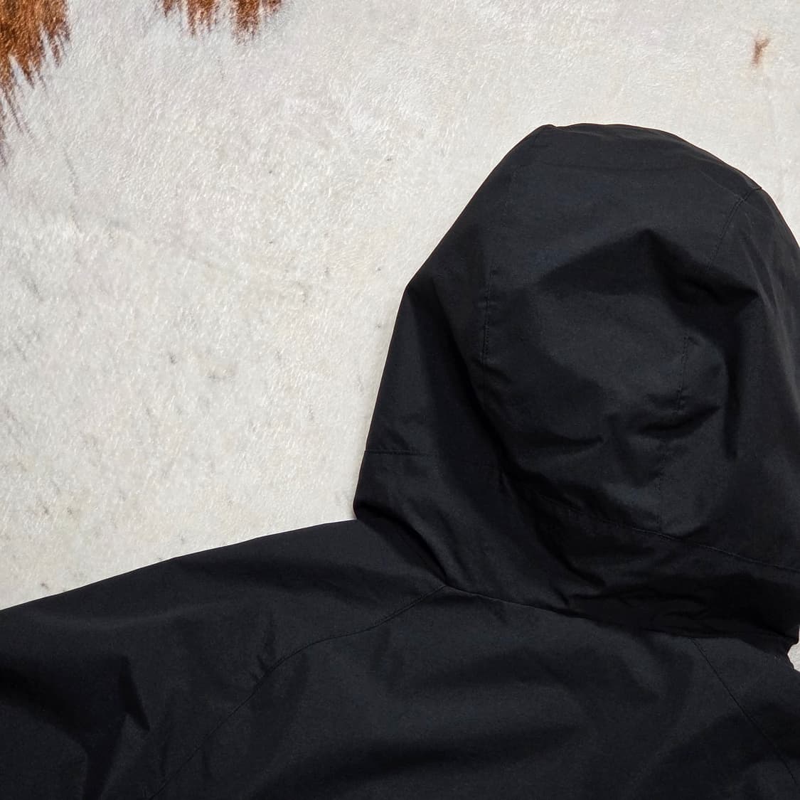 데상트 블랙 바람막이 자켓 상품이미지6