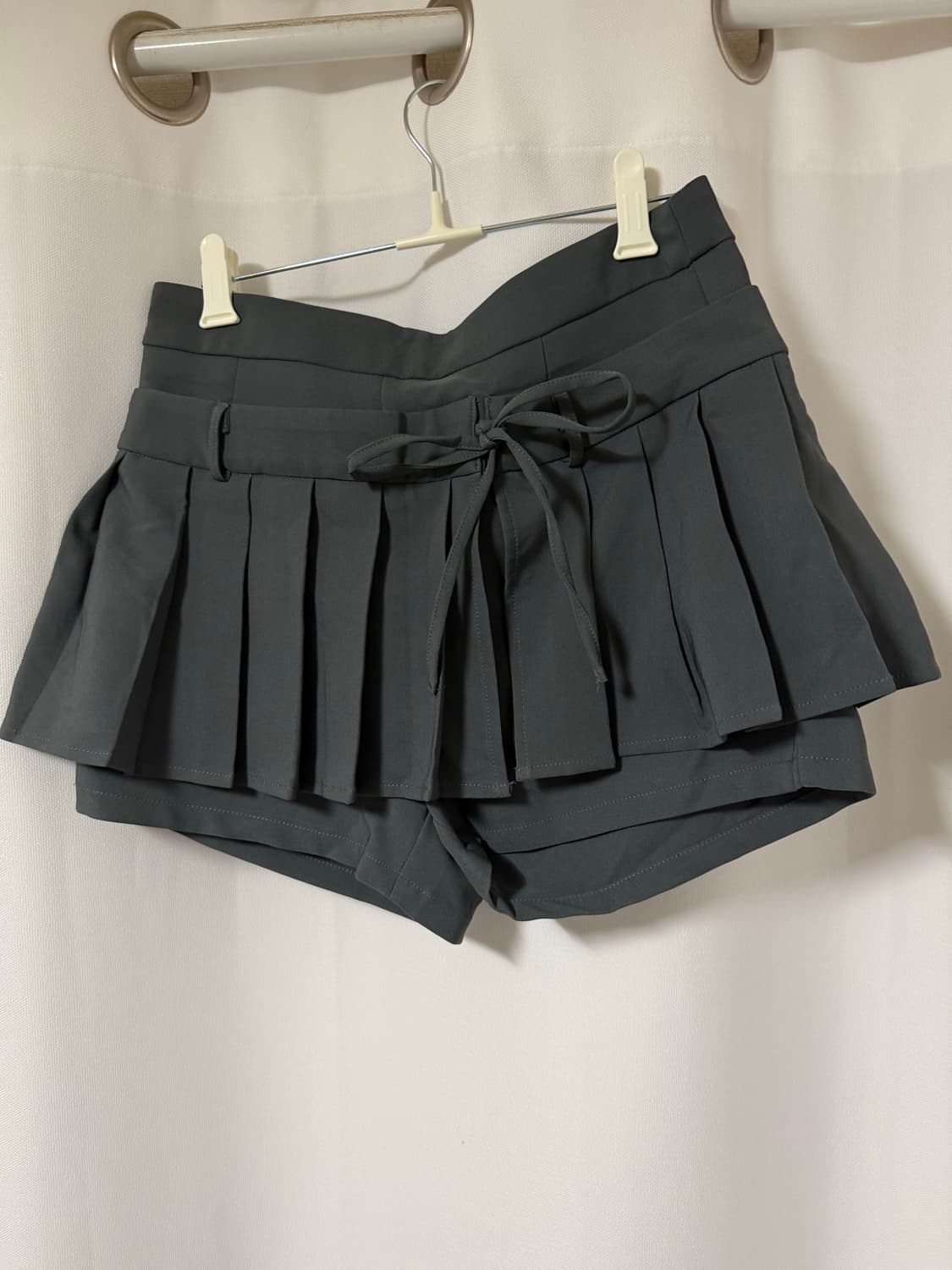 리본 포인트 플리츠 스커트 치마바지 그레이 상품이미지1