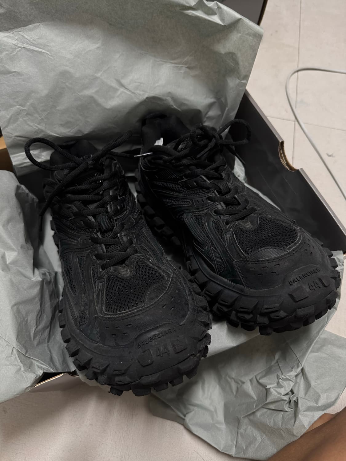 발렌시아가 디펜더 블랙 44 상품이미지1