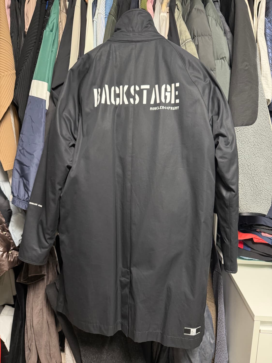 [3] 몽클레어 x 프라그먼트 지니어스 백스테이지 롱 코트 패딩 블랙 상품이미지10