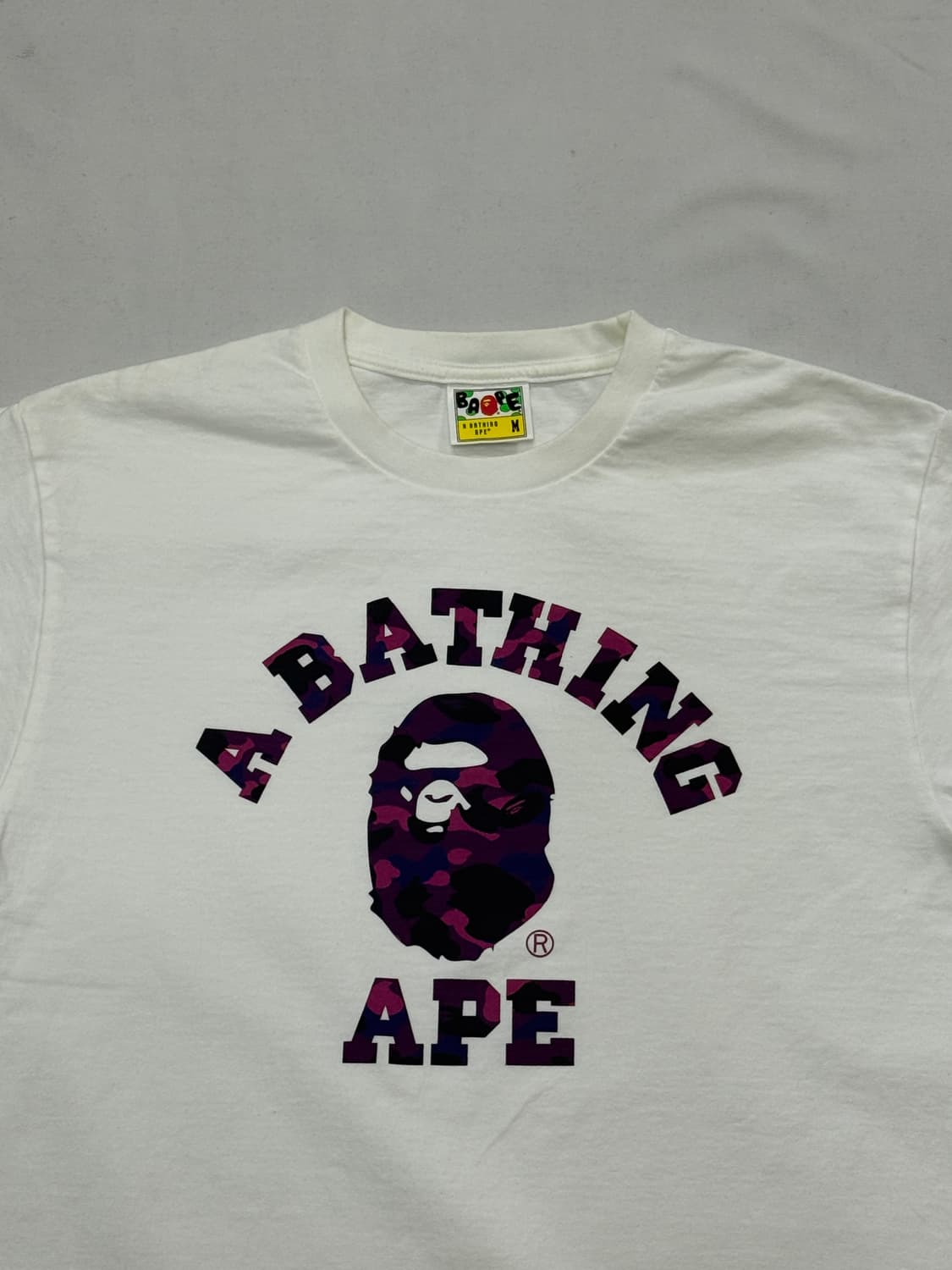 베이프 컬러 카모 컬리지 티셔츠 화이트 퍼플 M 반팔 상품이미지1