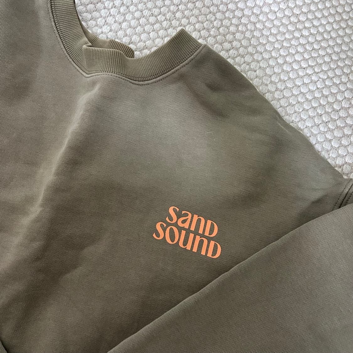 샌드사운드 맨투맨 카키색 상품이미지3