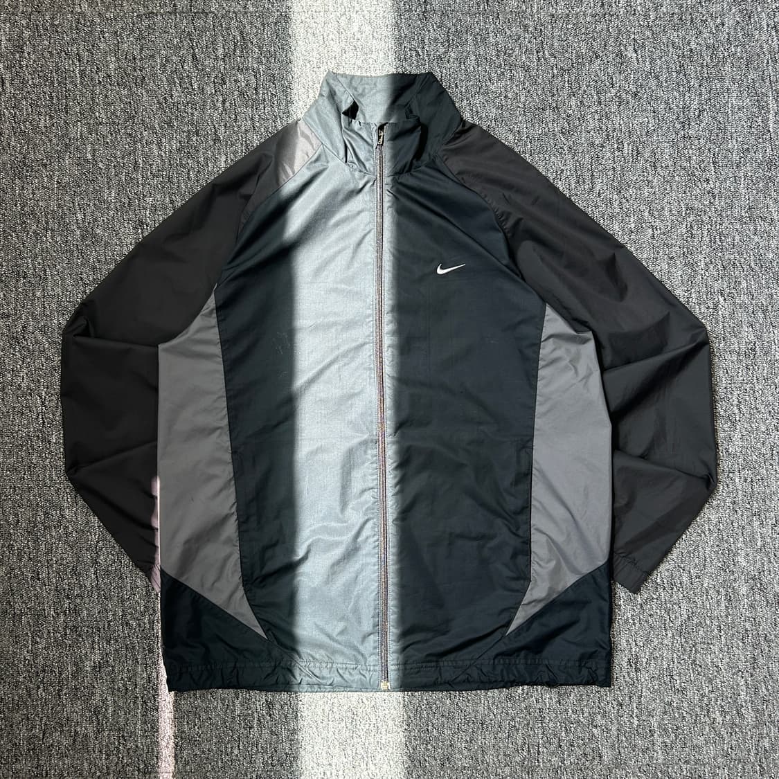 나이키 올드스쿨 스우시 바람막이 상품이미지1
