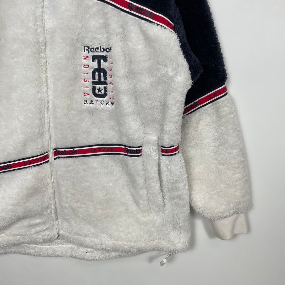 리복 x 로맨틱크라운 콜라보 플리스 상품이미지5