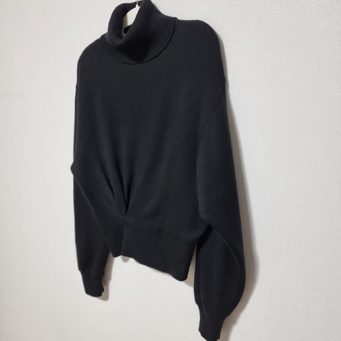 알렉산더왕 터틀넥 셔링 울100 니트 (55-날씬66/표기XS) 상태최상 상품이미지4