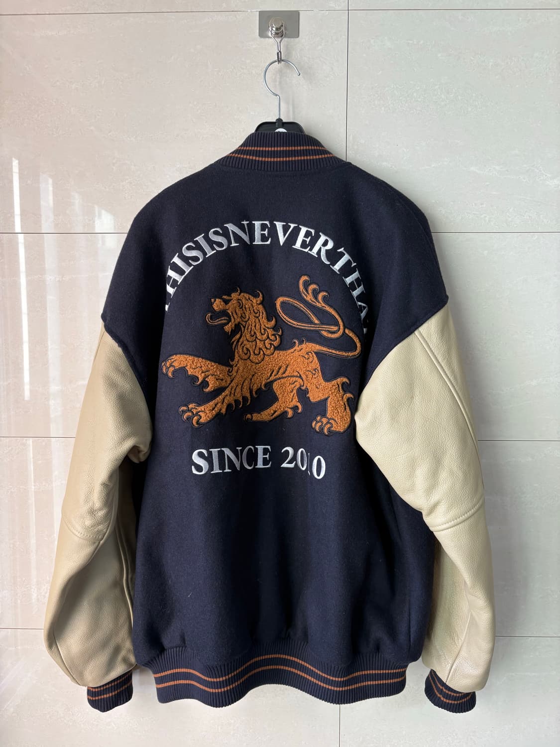 디스이즈네버댓 라이언 바시티 자켓 네이비 M 상품이미지3