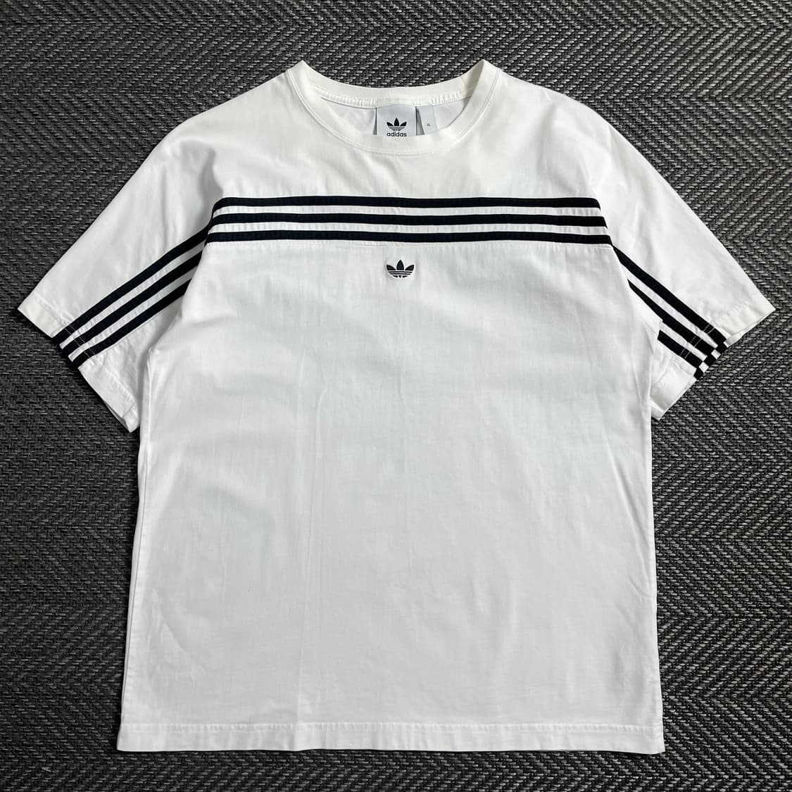 아디다스 오리지날 센터로고 화이트 반팔 티셔츠 y 4187 상품이미지2