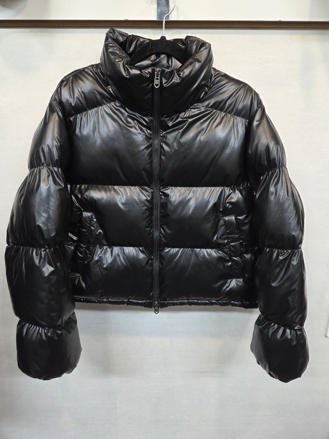 비터셀즈 글로시 푸퍼 투웨이 크롭 패딩 프리 상품이미지1