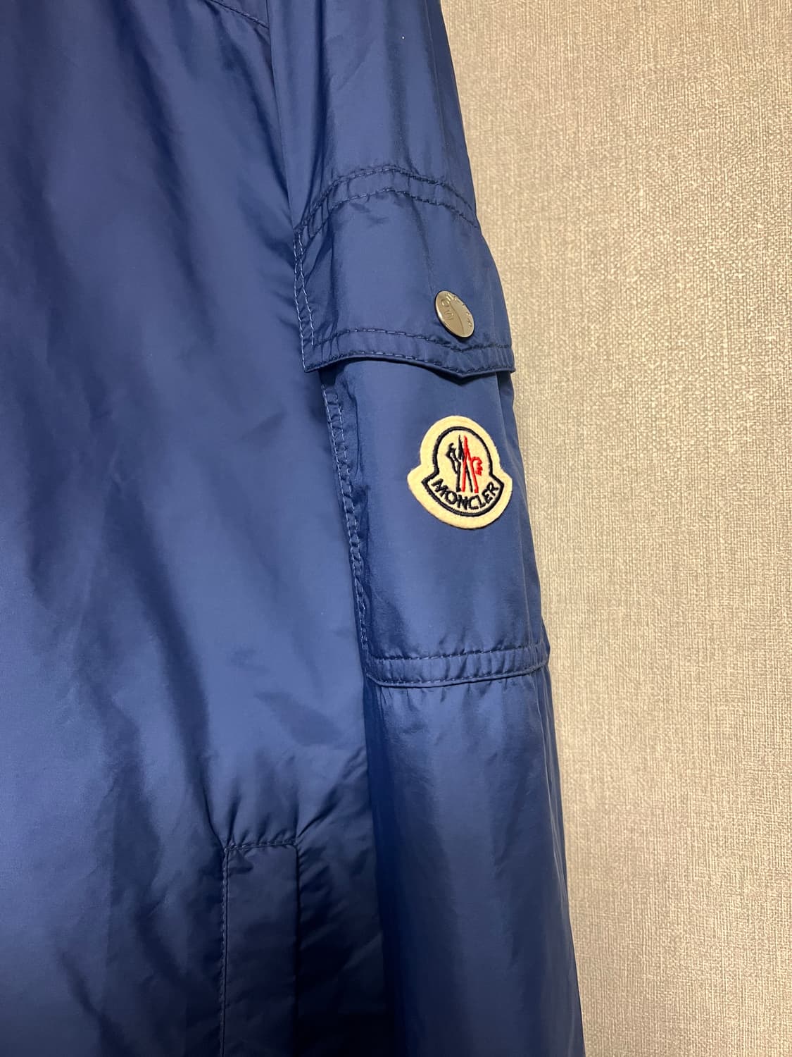 [새상품/미사용] 몽클레어 로얄블루 바람막이 자켓 상품이미지3