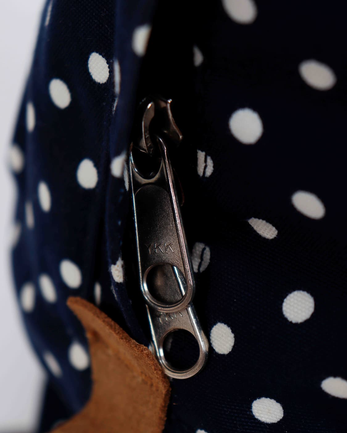 [THE NORTH FACE] 도트 패턴 스웨이드 데이팩 상품이미지5