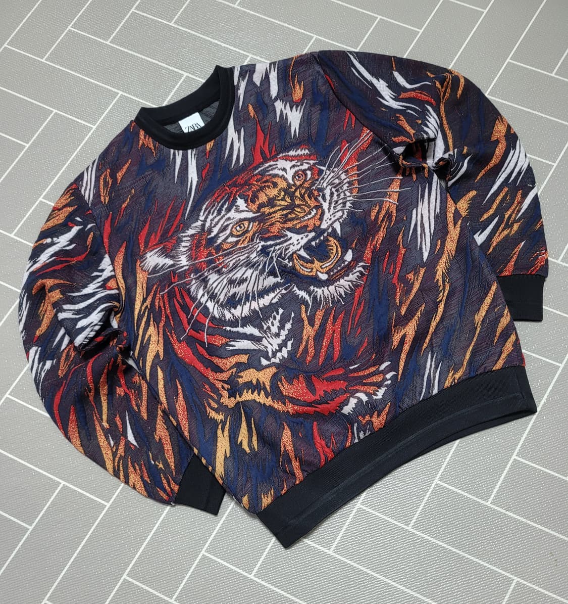 자라 맨즈 타이거 플레임 퀼티드 스웨트셔츠 S (M추천) 상품이미지1