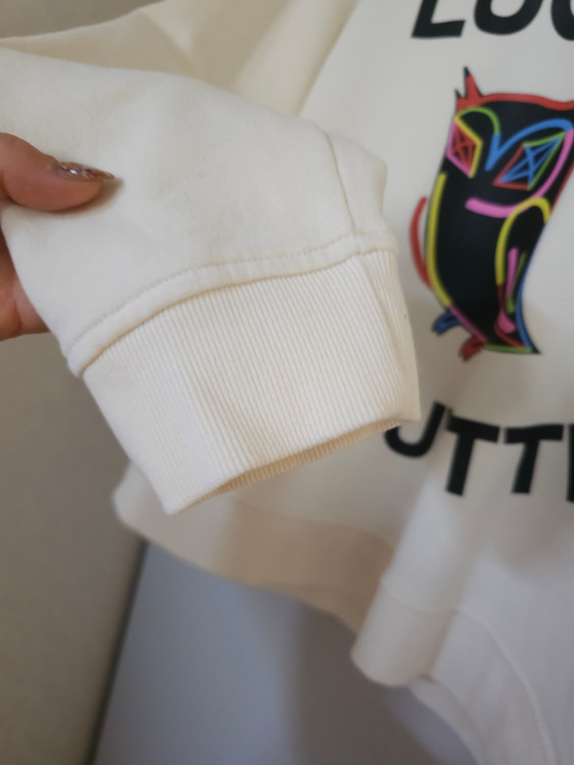 럭키슈에뜨 맨투맨 티셔츠 아이보리 상품이미지3