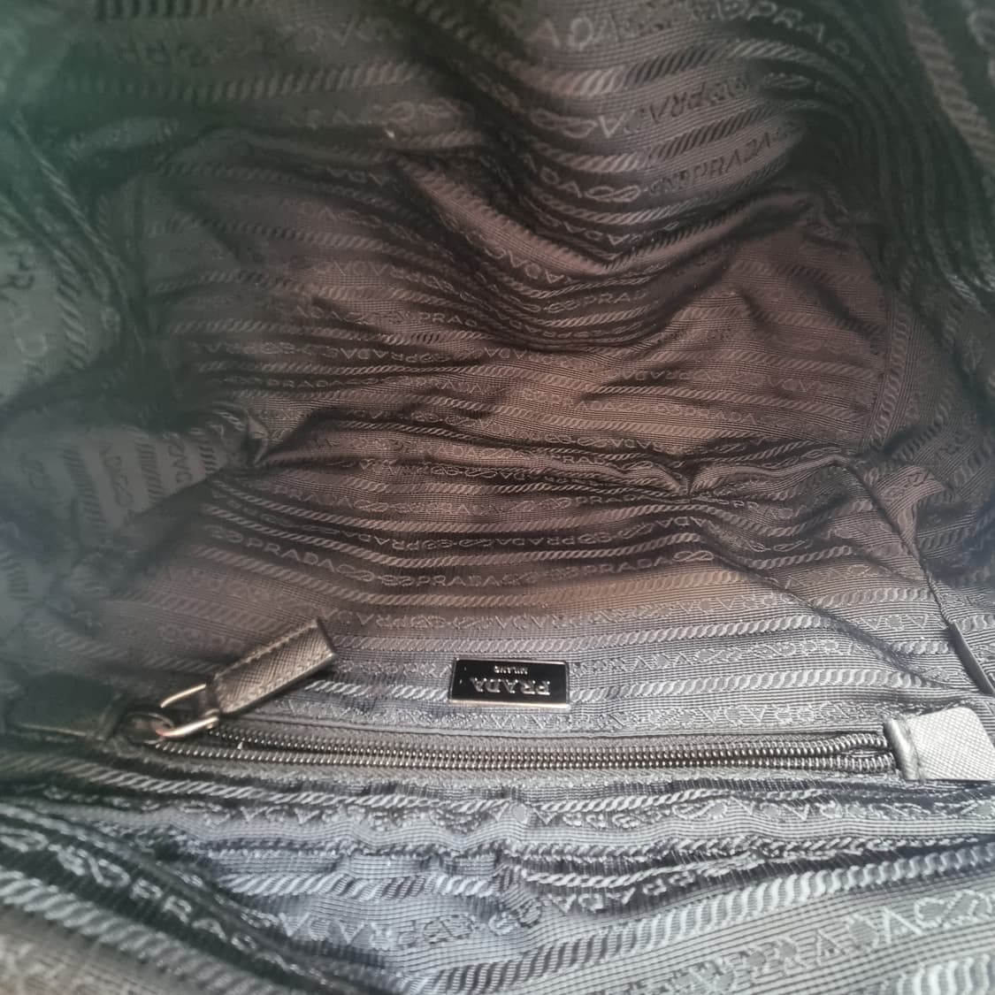 프라다 PRADA 리나일론 바이커백 미듐 크로스백 벨트백(2VH994) 상품이미지9