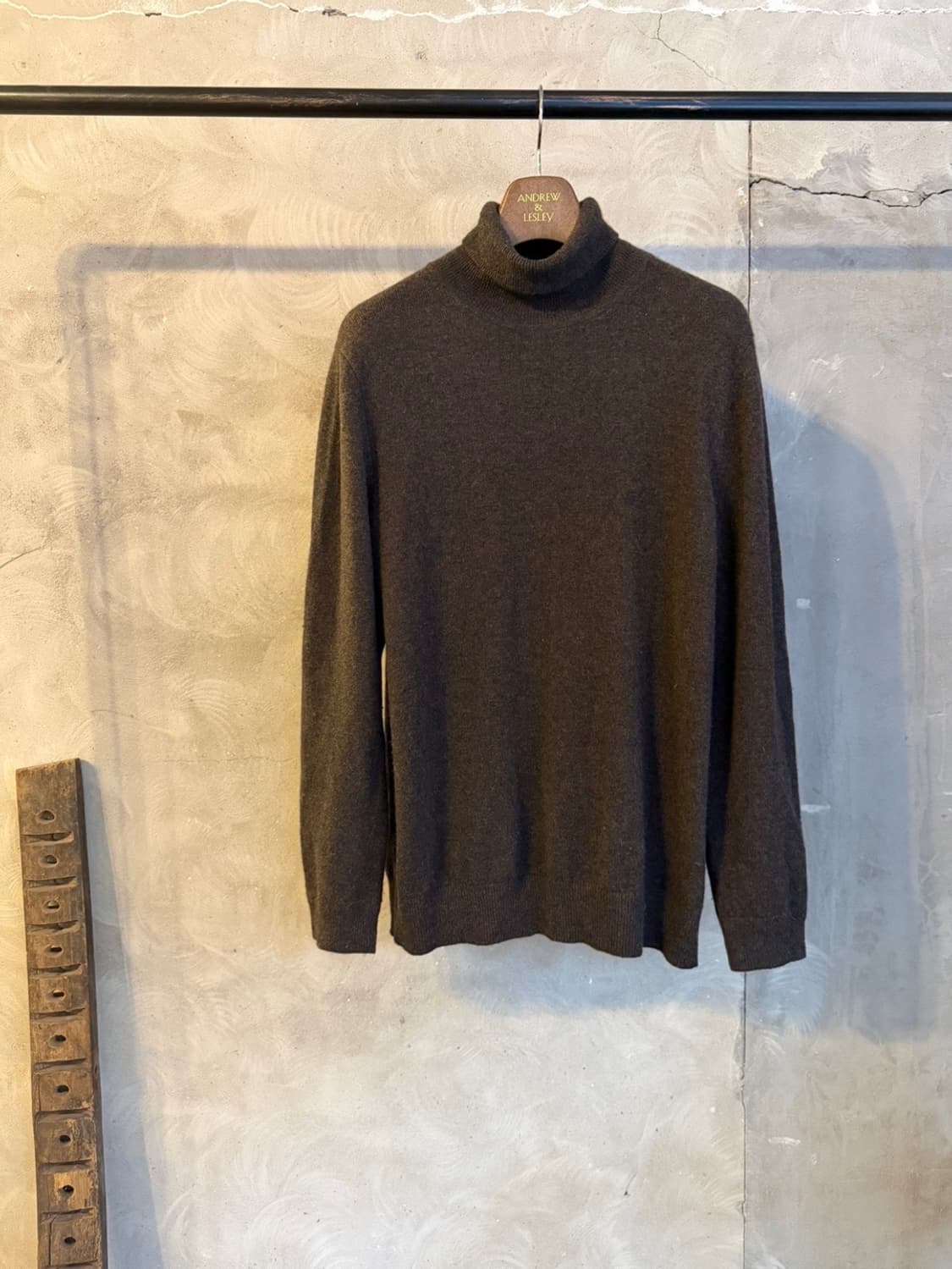 캠브리지 멤버스 캐시미어 터틀넥 니트 100 상품이미지1