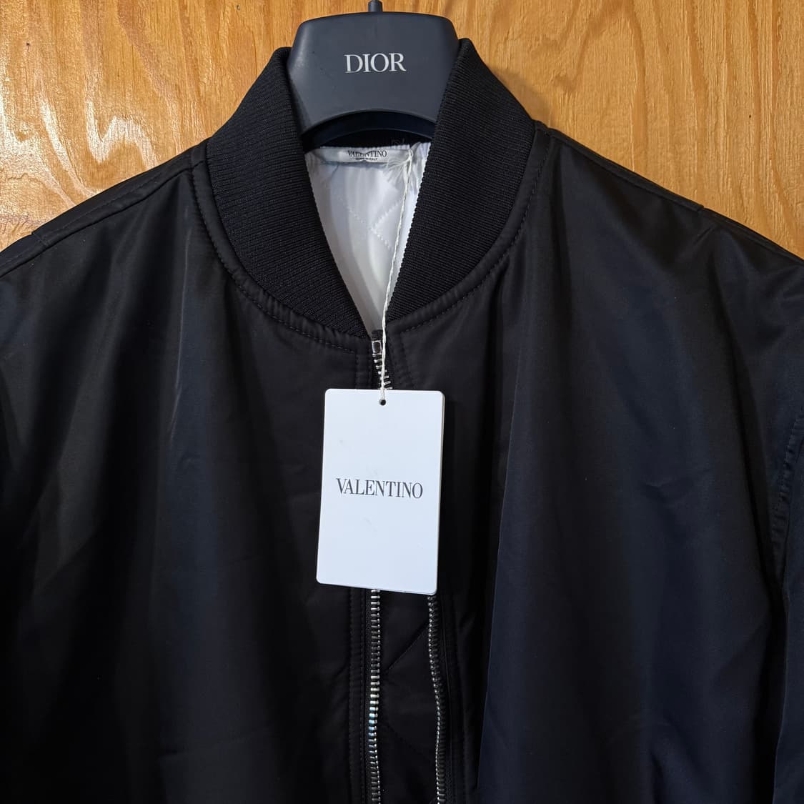 발렌티노 23 f/w VLTN 봄버 자켓 판매 합니다. 상품이미지2