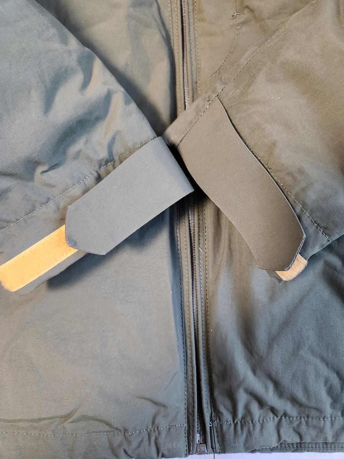 노스페이스 하이벤트 퀄팅 내피 바람막이 야상 자켓 사이즈m

여러 중고사 상품이미지6