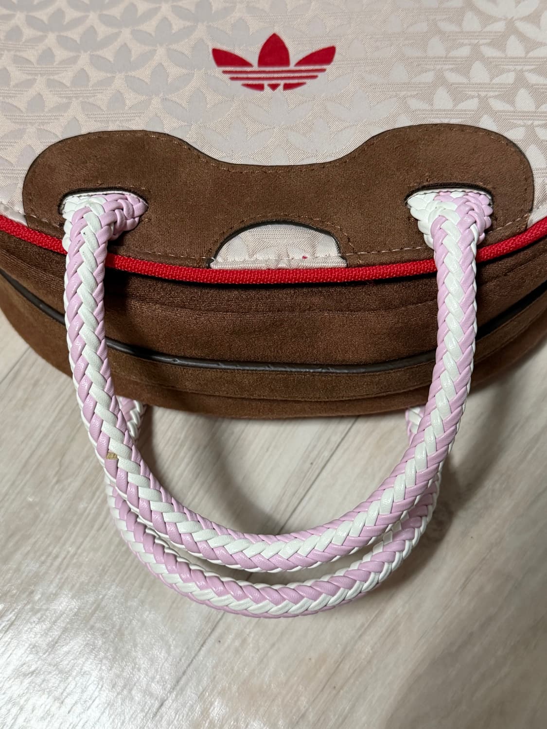 아디다스 트레포일 모노그램 자카드 스웨이드 사첼 백 상품이미지4